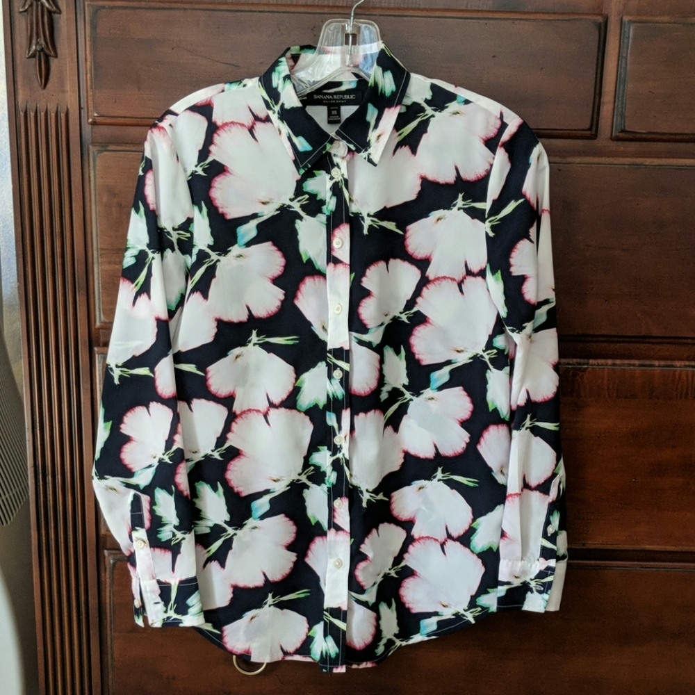 Banana republic floral blouse xs Petite